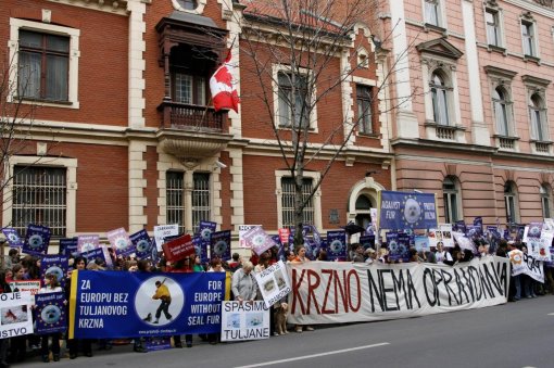 Zagreb demo against the seal slaughter 1 [ 266.53 Kb ]
