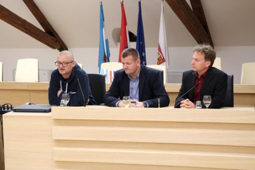 Tiskovna konferencija: peticija za zabranu petardi [ 83.52 Kb ]