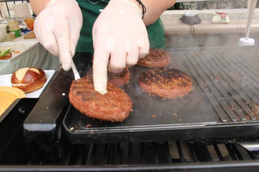 burger na rostilju [ 262.48 Kb ]