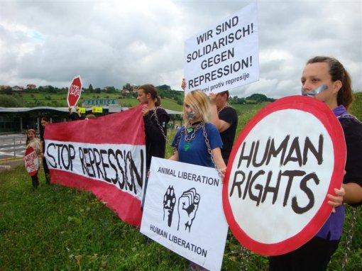 Protest on the Austrian-Slovenian border 7 [ 107.82 Kb ]
