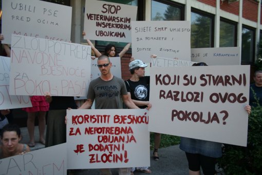 Prosvjed ispred ministarstva poljoprivrede [ 296.53 Kb ]