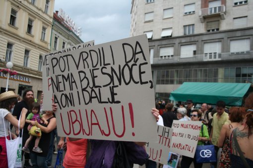 Prestati ubijati i otvoriti skloni�ta! [ 366.20 Kb ]