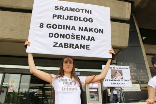 Protest in front of Ministry of Agriculture - 9th July 2015 [ 171.46 Kb ]