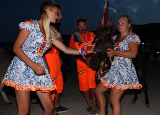 Osim o�itog mu�enja �ivotinja u svrhu ovakvih utra, iskori�tavanje magaraca za zabavu �alje djeci i mladim ljudima opasnu poruku da je prihvatljivo zlostavljati i poni�avati one koji su slabiji. [ 82.28 Kb ]